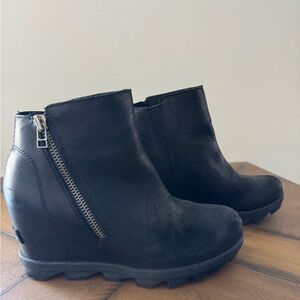 Sorel Joan Black Wedge Boots with Zipper
